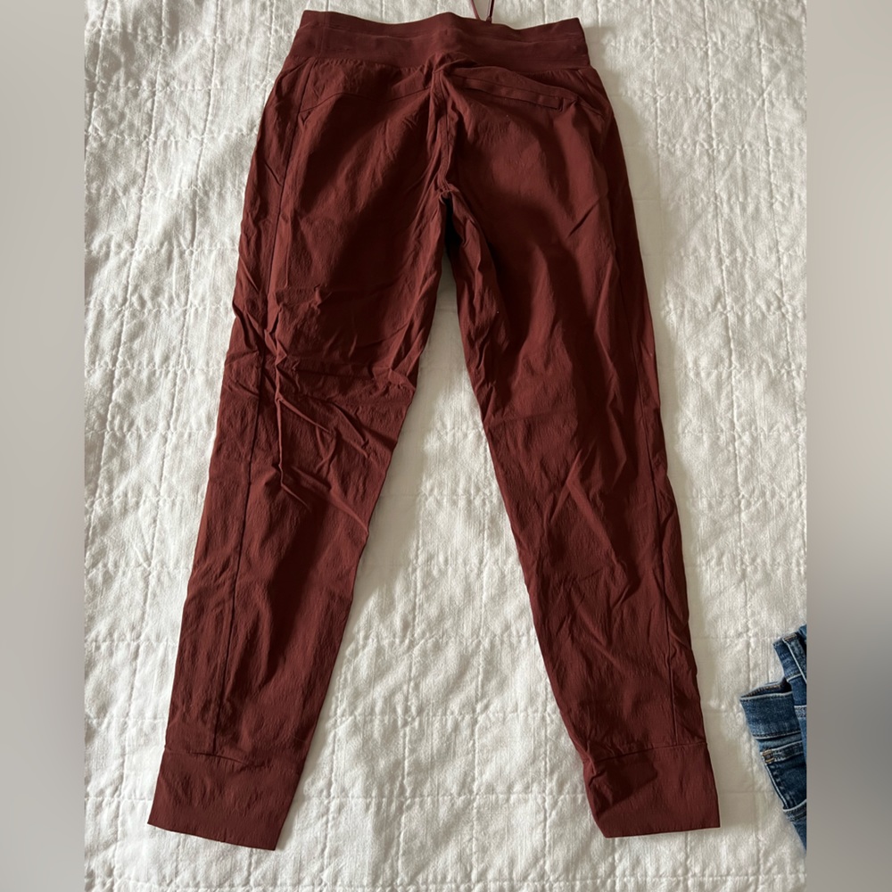 Athleta Trekkie North Jogger - size 0